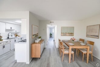 The Meridian at 2825 in Ft. Myers, FL - Building Photo - Building Photo