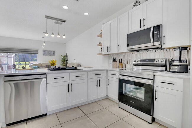 3012 Bird of Paradise Ln in Kissimmee, FL - Building Photo - Building Photo