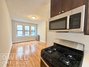 1540 N Kedzie Ave, Unit 2R in Chicago, IL - Building Photo - Building Photo