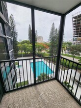 20100 W Country Club Dr in Aventura, FL - Building Photo - Building Photo