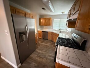 9004 St Jean Ct in Bakersfield, CA - Building Photo - Building Photo
