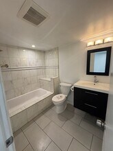590 W Huntington Dr in Arcadia, CA - Building Photo - Building Photo