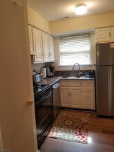 806 Yorkshire Dr in Flemington, NJ - Building Photo - Building Photo