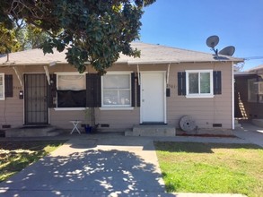 2501-2503 Lake St in Bakersfield, CA - Building Photo - Building Photo