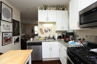 2621 N Southport Ave, Unit CH in Chicago, IL - Building Photo - Building Photo