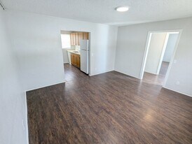 506-512 Northwood Rd in West Palm Beach, FL - Building Photo