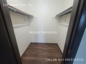 240 Amber Trail in Sun Prairie, WI - Building Photo