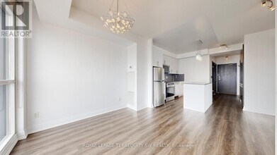 21A-3721 Carlton St. in Toronto, ON - Building Photo - Building Photo