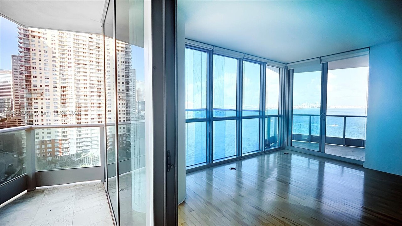 1331 Brickell Bay Dr, Unit 1502 in Miami, FL - Foto de edificio