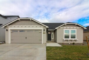 3728 Barbera St in Richland, WA - Building Photo