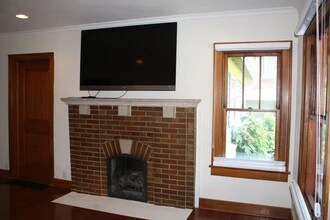 810 E 1st St in Bloomington, IN - Foto de edificio - Building Photo