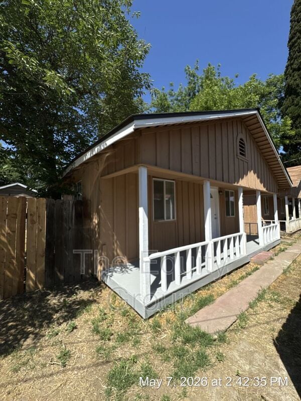 property at 932.5 W Goshen Ave