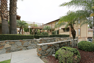 Lincoln Terrace in Anaheim, CA - Building Photo - Building Photo