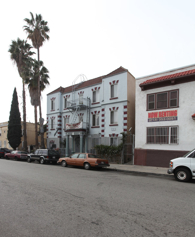 723 Columbia Ave in Los Angeles, CA - Foto de edificio - Building Photo