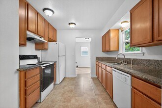 535 SE 7th Ave in Hillsboro, OR - Building Photo - Building Photo