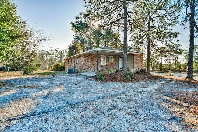 429 Bel-Air Dr in West Columbia, SC - Building Photo - Building Photo