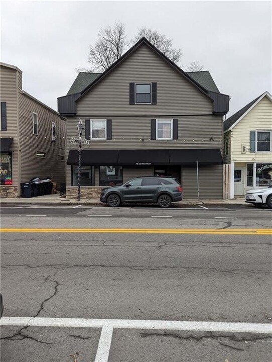 20 E Main St in Webster, NY - Building Photo