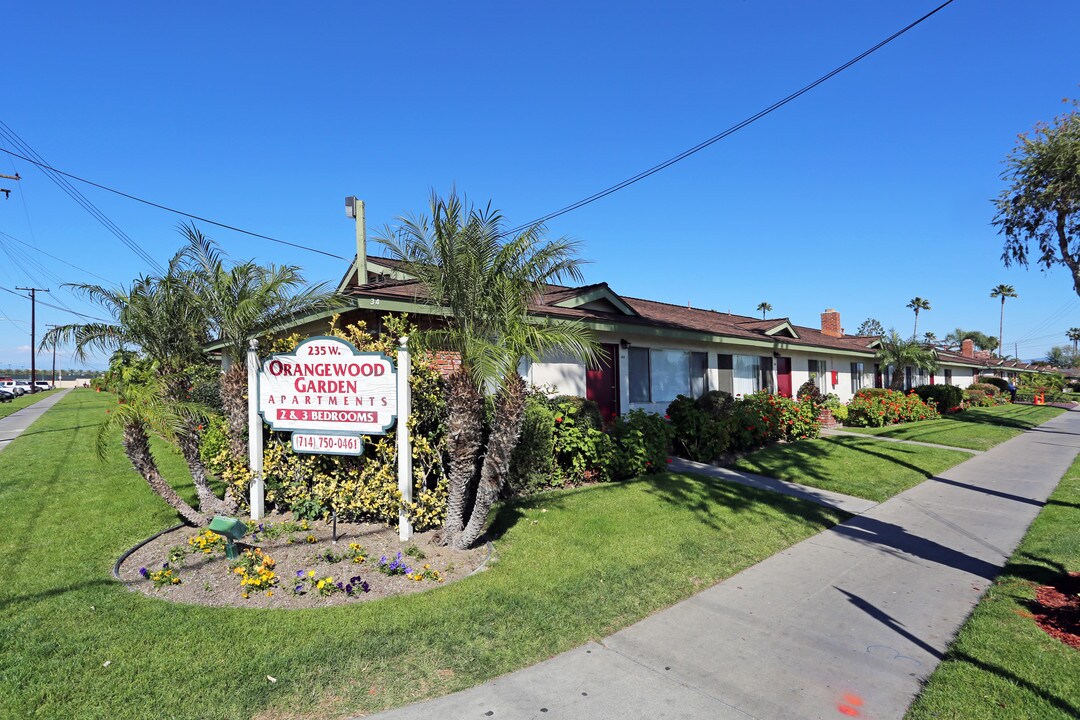 Orangewood Garden Apartments in Anaheim, CA - Foto de edificio