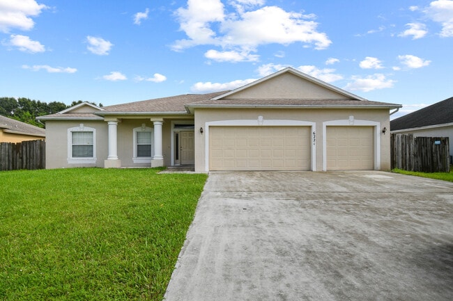 6221 NW Hacienda Ln in Port St. Lucie, FL - Building Photo - Building Photo