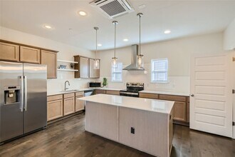 310 Tendick St in San Antonio, TX - Building Photo - Building Photo