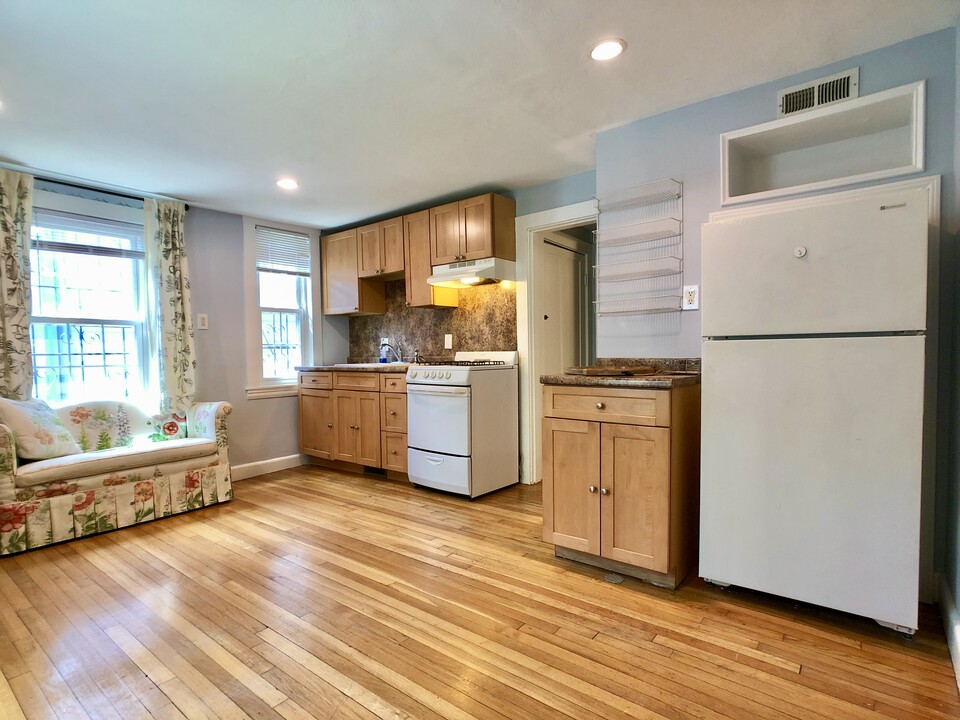 526 Centre St, Unit 5 in Boston, MA - Building Photo