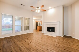 1308 Doris Dr in Mesquite, TX - Foto de edificio - Building Photo