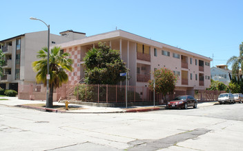 941 S Gramercy Pl in Los Angeles, CA - Building Photo - Building Photo