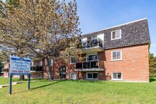 Boundary Place Apartments in Sault Ste Marie, ON - Building Photo
