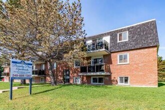 Boundary Place Apartments in Sault Ste Marie, ON - Building Photo - Building Photo