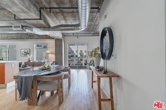 645 W 9th St in Los Angeles, CA - Building Photo - Building Photo