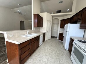 10824 N Bunker Hill Dr in Fresno, CA - Building Photo - Building Photo