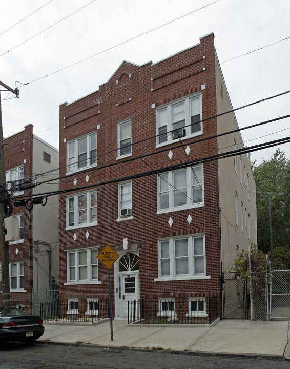 191 Pine St in Jersey City, NJ - Building Photo