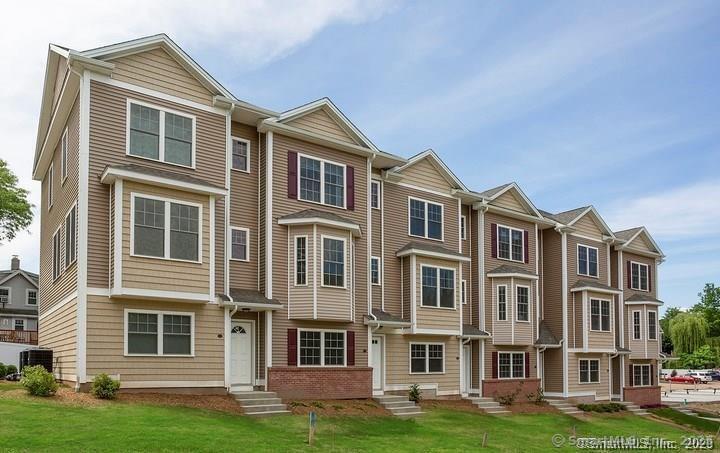 35 Ringgold St in West Hartford, CT - Building Photo