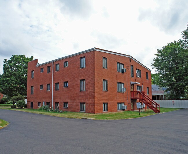 104 Lewiston Rd in Dayton, OH - Foto de edificio - Building Photo