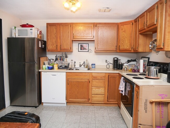 216 Kent St, Unit 28 in Brookline, MA - Building Photo - Building Photo