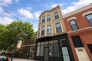 2445 W Harrison St in Chicago, IL - Building Photo