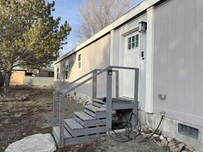 1416 Huntley in Carlin, NV - Foto de edificio - Building Photo