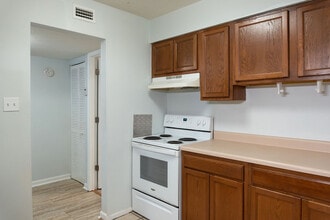 2020 Continental Ave in Tallahassee, FL - Building Photo - Building Photo