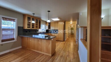 7307 SW Capitol Hwy in Portland, OR - Building Photo - Building Photo