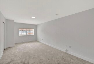 3055 Riverside Dr in Coral Springs, FL - Building Photo - Building Photo