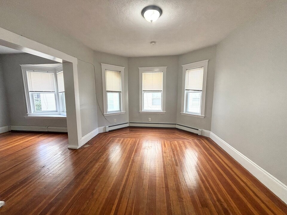 14 Belknap St in Somerville, MA - Building Photo
