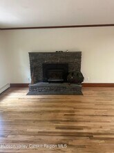 153 Maverick Rd in Woodstock, NY - Building Photo - Building Photo