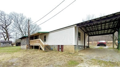 14383 Yuma Rd in Gate City, VA - Building Photo - Building Photo