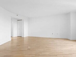 10 Rogers St in Cambridge, MA - Building Photo - Building Photo