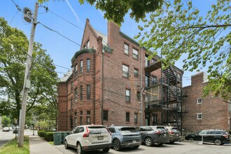 1774 Beacon St, Unit 6 in Brookline, MA - Building Photo - Building Photo