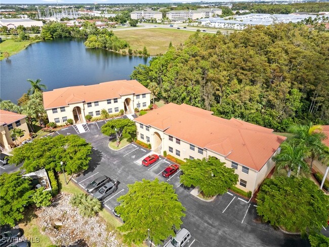 4191 Bellasol Cir in Ft. Myers, FL - Foto de edificio - Building Photo