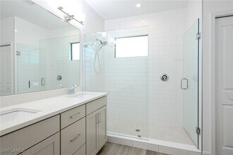 7320 Rockefeller Dr in Naples, FL - Building Photo - Building Photo