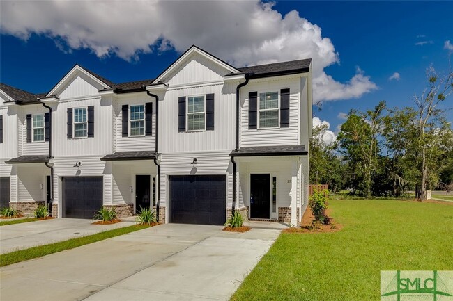 33 Woods Ct in Hinesville, GA - Foto de edificio - Building Photo