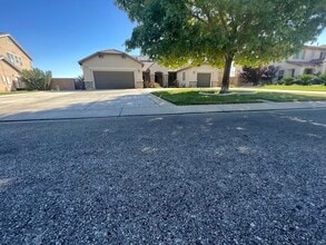 41530 Yew St in Quartz Hill, CA - Building Photo - Building Photo