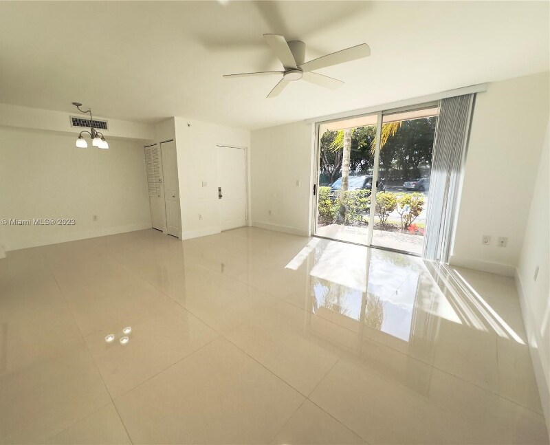 12178 St.Andrews Pl in Miramar, FL - Foto de edificio